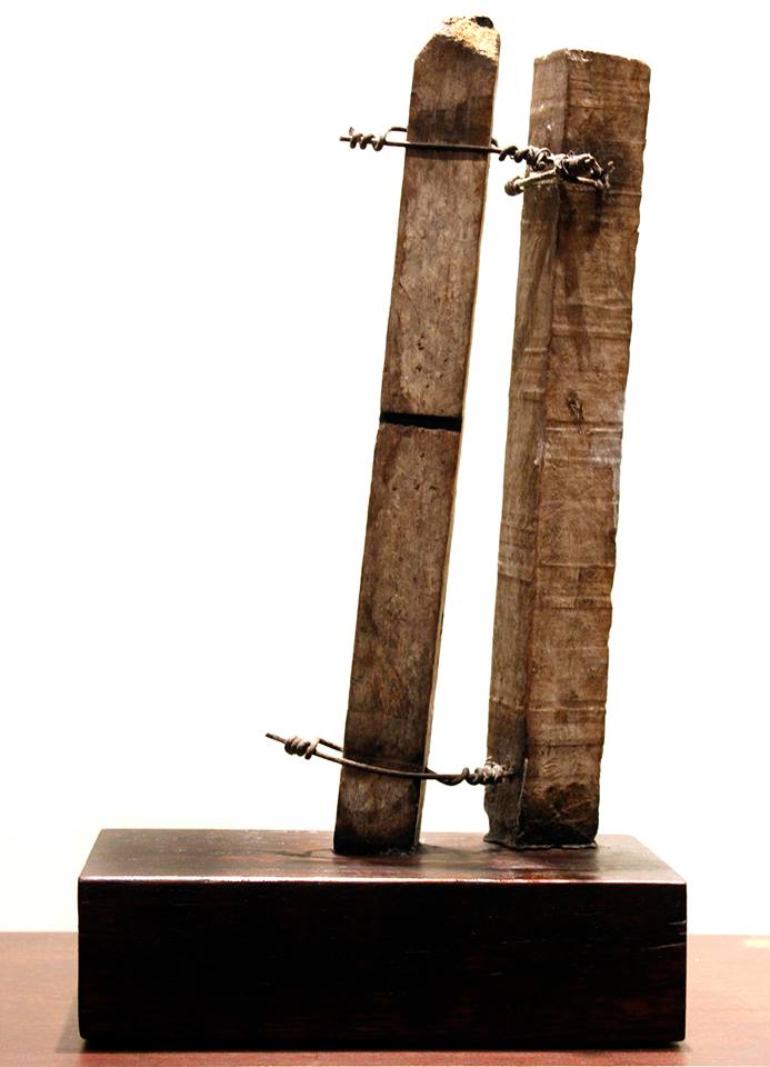 Retrato da Infância 17,5 x 25x13,5 cm escultura madeira e arame (foto4)
